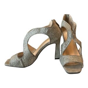 Adrienne Vittadini “Golly” Gray Rhinestone Stiletto Heels Size 6.5M | New